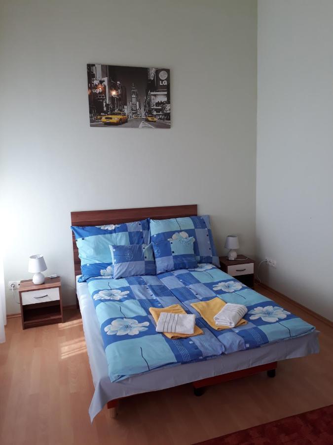 Piac Utcai Apartman Debrecen Exterior photo