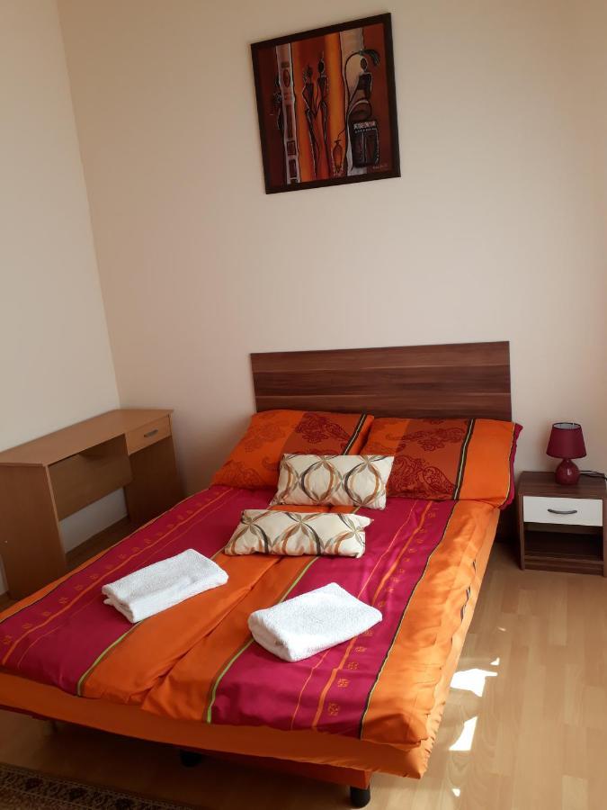 Piac Utcai Apartman Debrecen Exterior photo