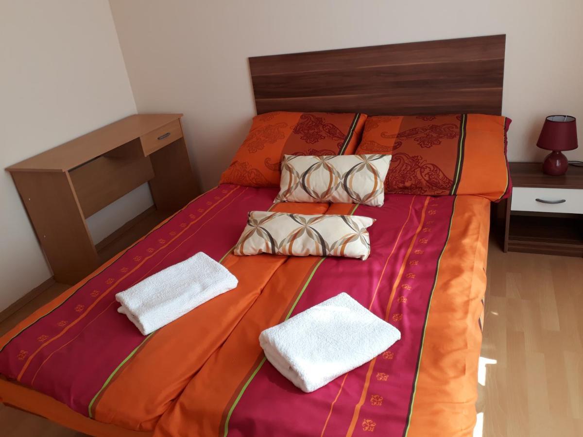 Piac Utcai Apartman Debrecen Exterior photo