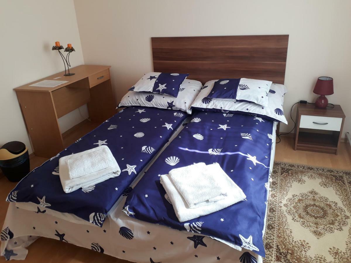 Piac Utcai Apartman Debrecen Exterior photo